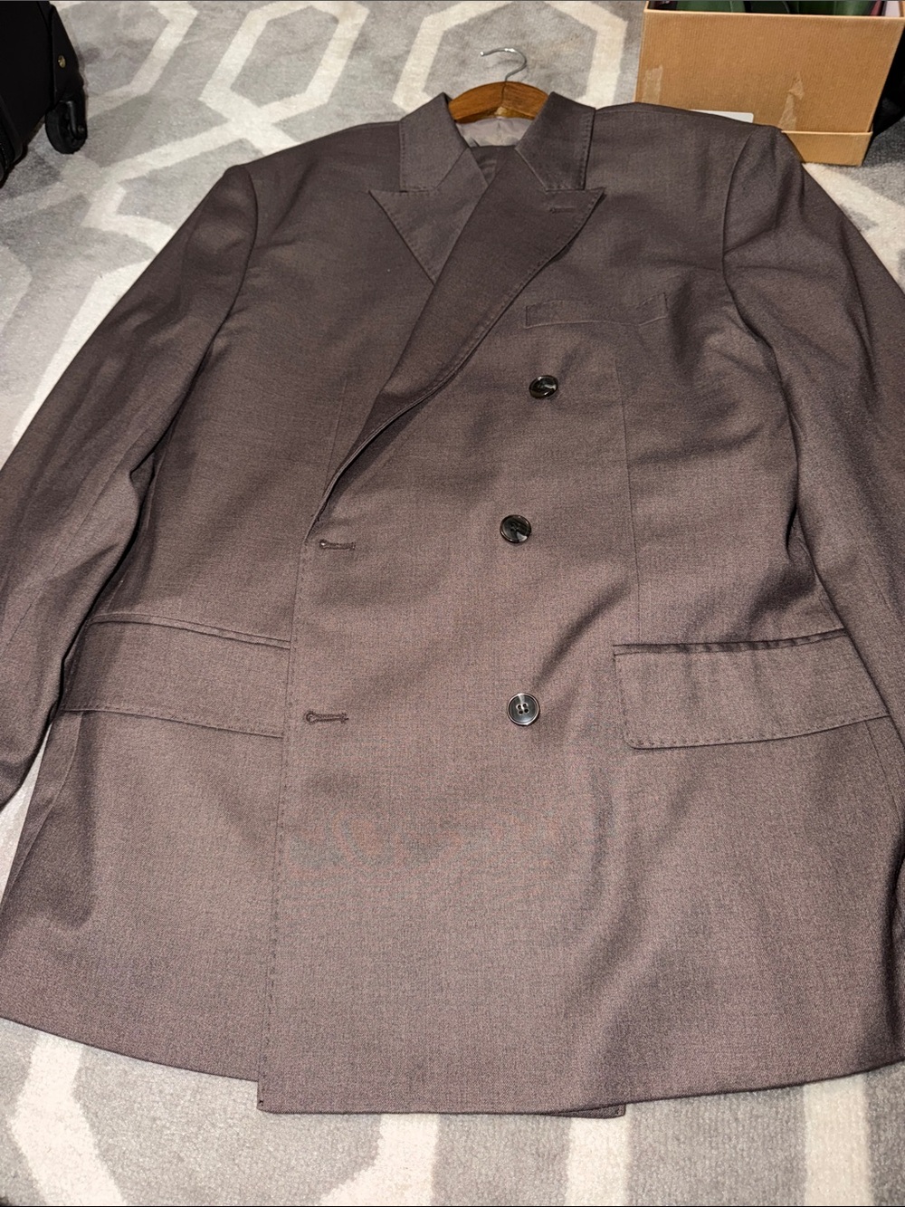H&M men’s 48R 40X32 brown double breasted suit worn once
